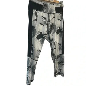 Tek Gear size L marbled Capri leggings EUC